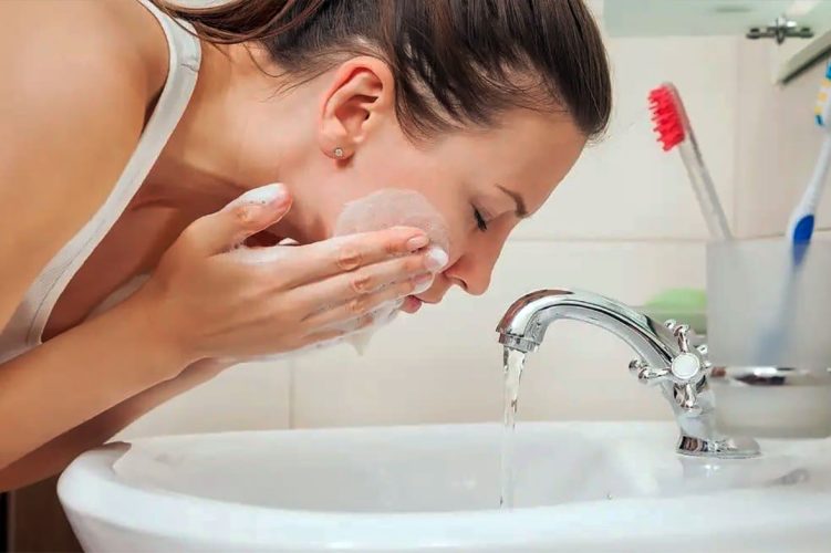 Frische Haut am Morgen: Gesichtsgymnastik ganz ohne Aufwand